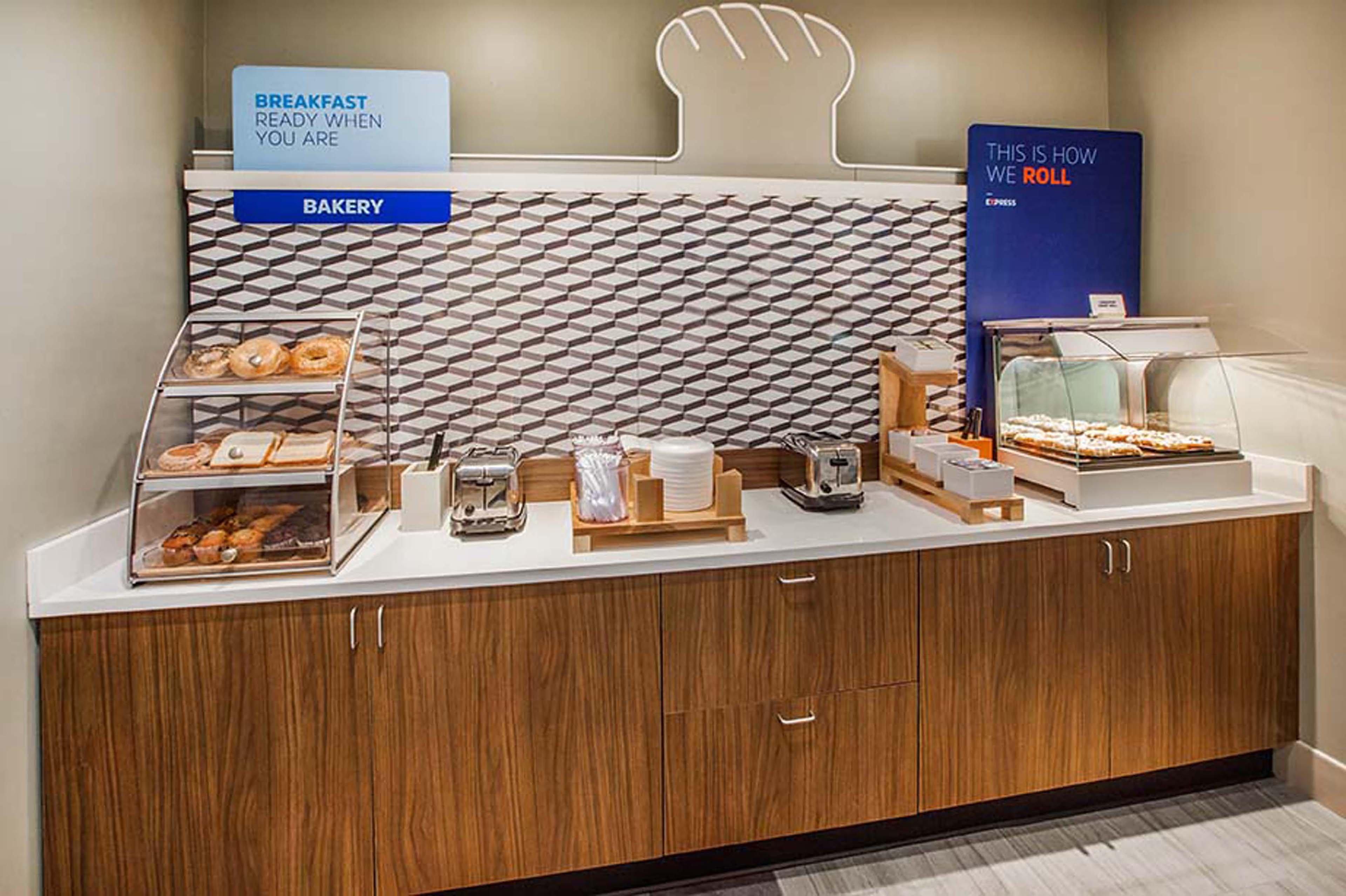 Holiday Inn Express Kamloops By Ihg מראה חיצוני תמונה