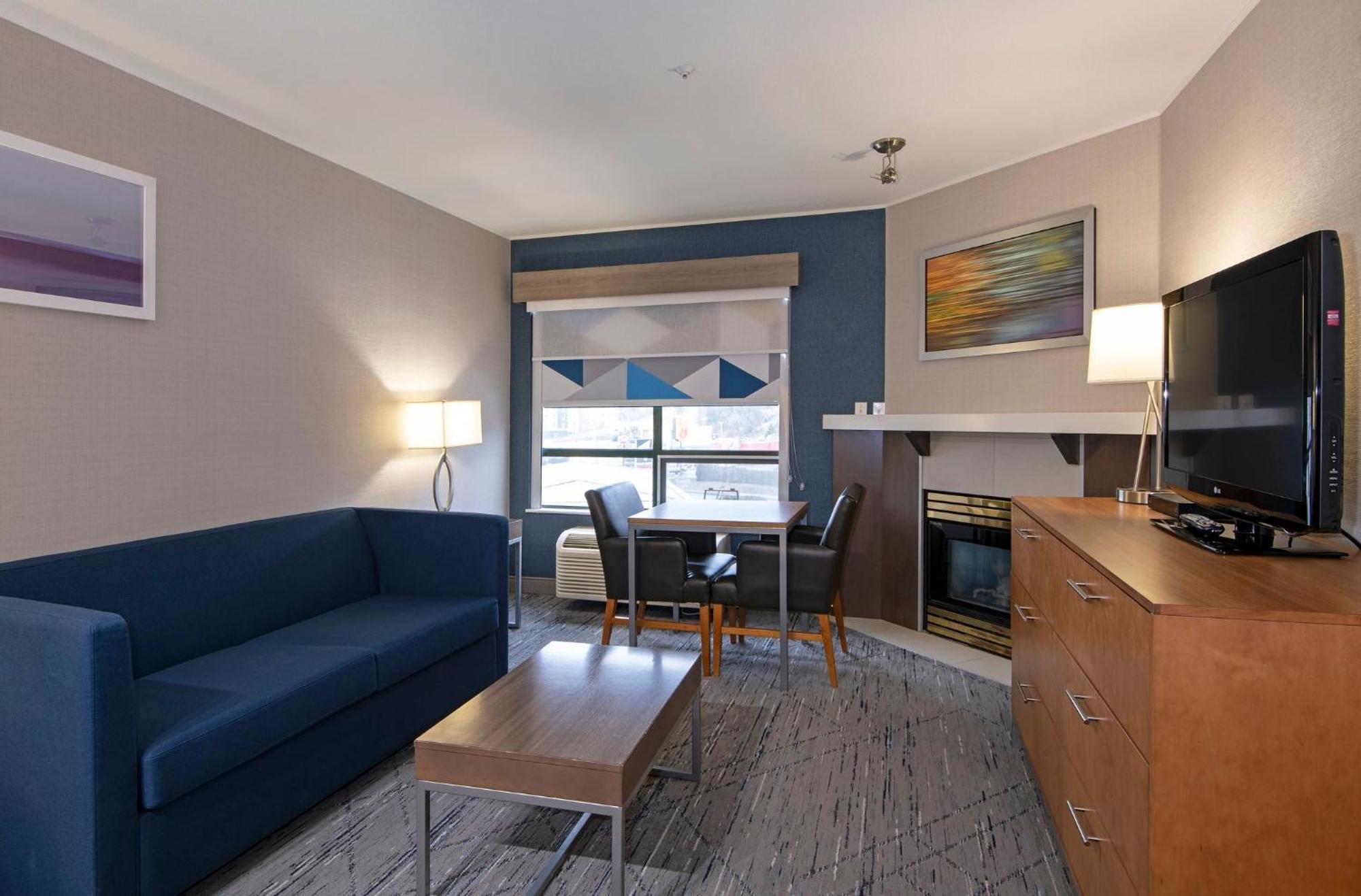 Holiday Inn Express Kamloops By Ihg מראה חיצוני תמונה