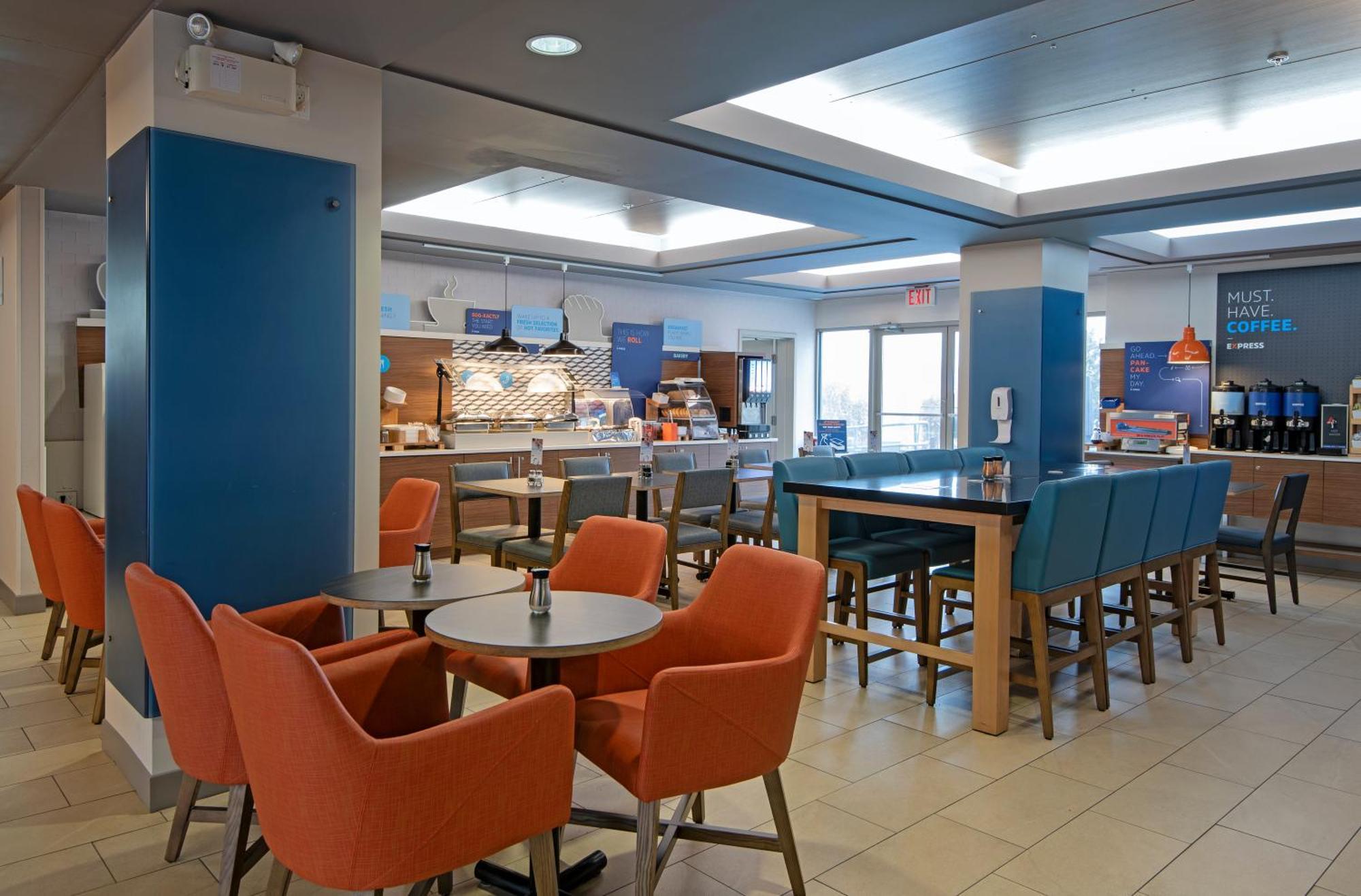 Holiday Inn Express Kamloops By Ihg מראה חיצוני תמונה