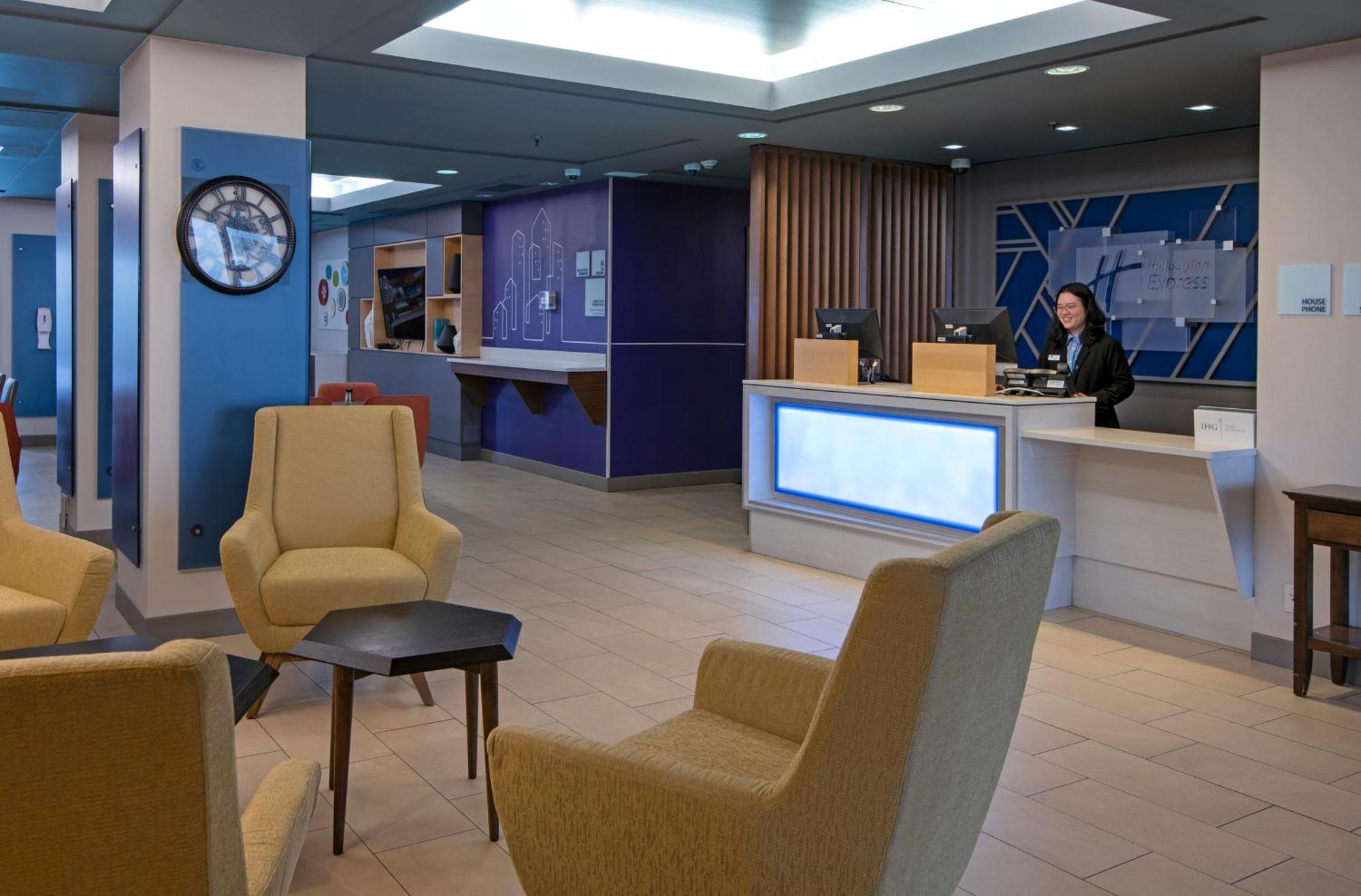 Holiday Inn Express Kamloops By Ihg מראה חיצוני תמונה