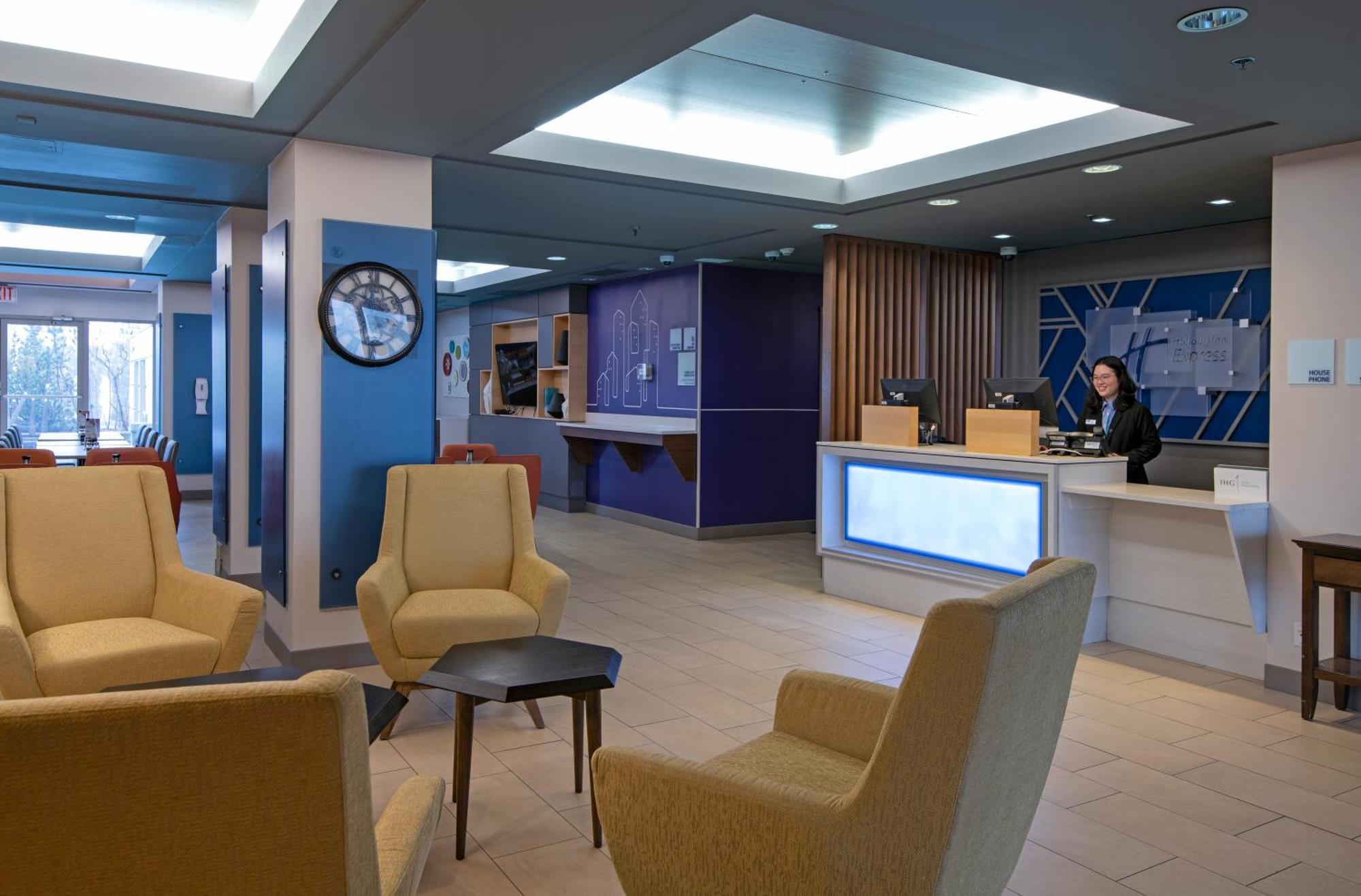 Holiday Inn Express Kamloops By Ihg מראה חיצוני תמונה