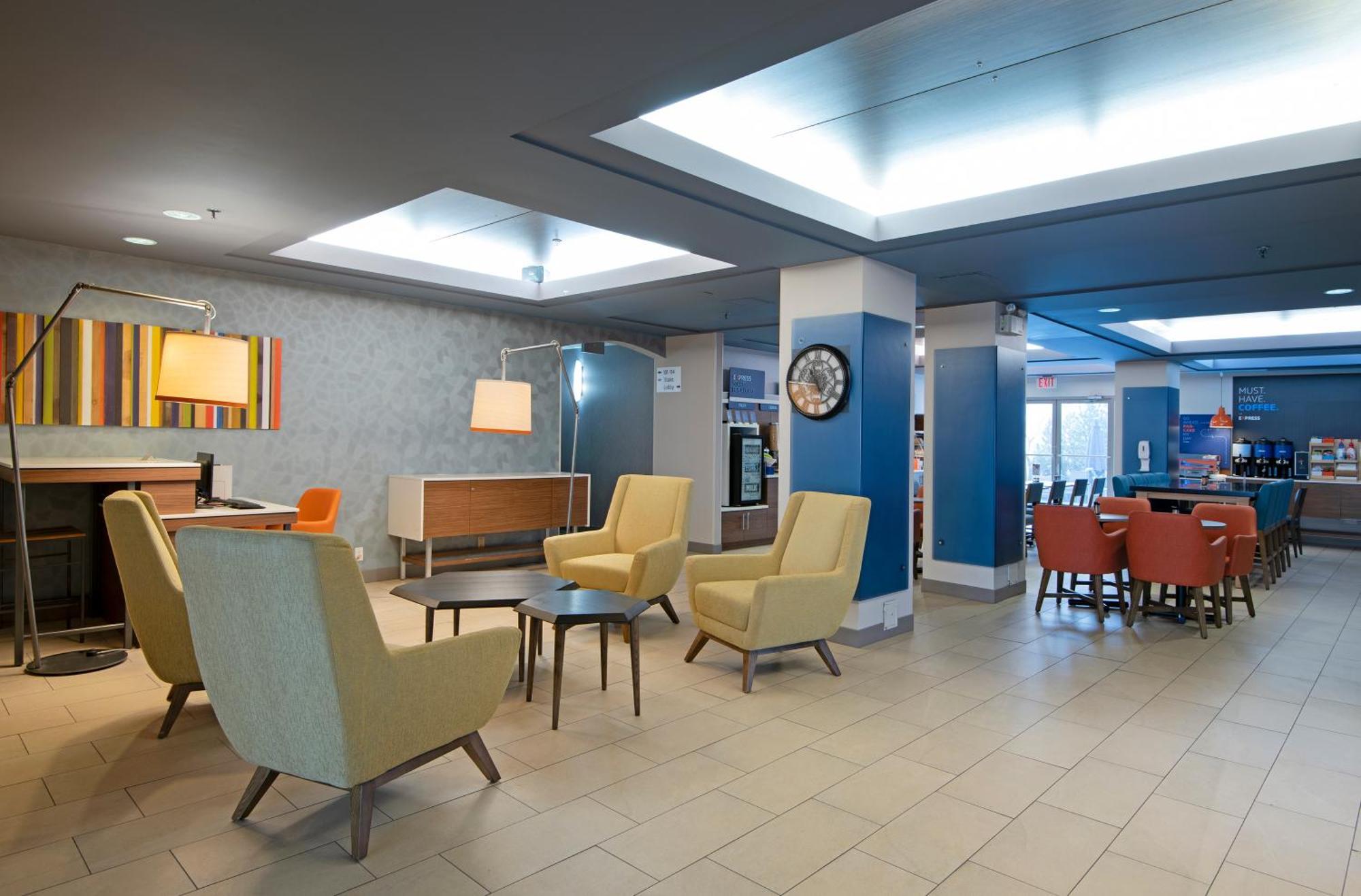 Holiday Inn Express Kamloops, An Ihg Hotel מראה חיצוני תמונה
