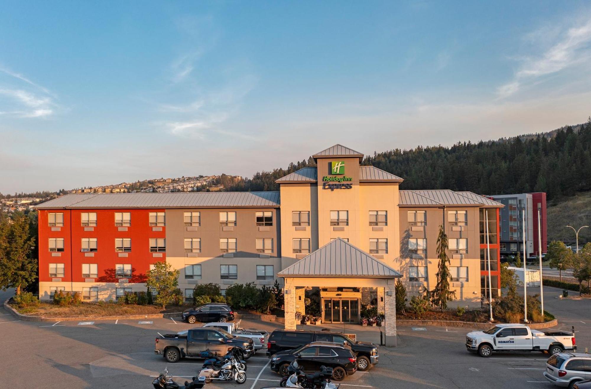 Holiday Inn Express Kamloops By Ihg מראה חיצוני תמונה